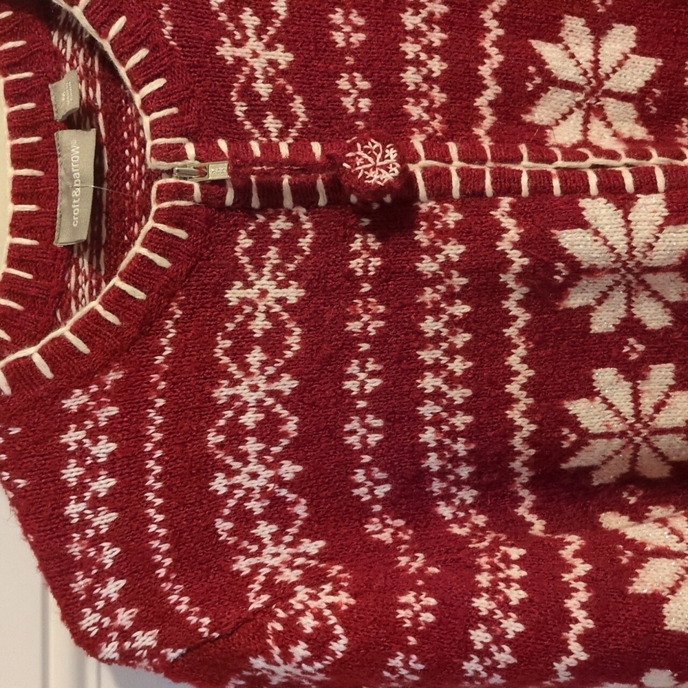 Stay Cozy and Chic with Croft & Barrow's Winter Polar Bear Fair Isle Sweater - Picture 6 of 16